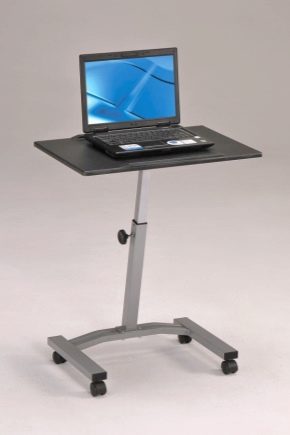 Как выбрать столик для ноутбука на колесиках?