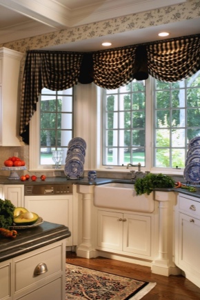Как оформить эркерное окно на кухне? 