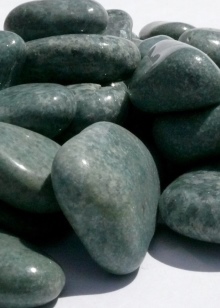 Жадеит для бани: полезные свойства камня, правила выбора