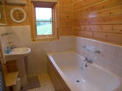 kupaonica u drvenoj kući - Kako kompetentno i jednostavno pod?