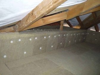 Какой плотности должен быть утеплитель для потолка