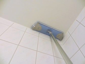 Чем отмыть зеркальный реечный потолок в ванной