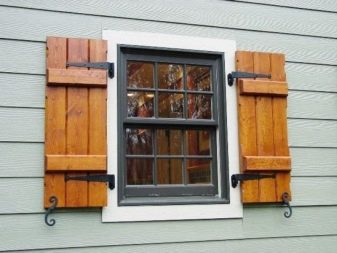 derevyannye stavni na okna tradicionnye konstrukcii v sovremennom oformlenii doma 8