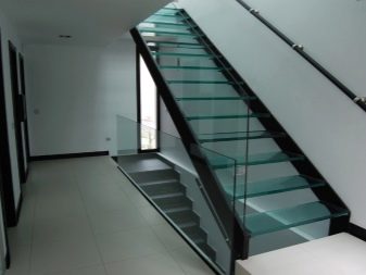 Как сделать лестницу на второй этаж на даче своими руками: фото с примерами