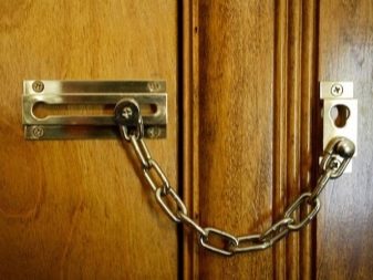Как установить цепочку на металлическую входную дверь