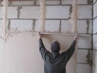 Как штукатурить кирпичную стену