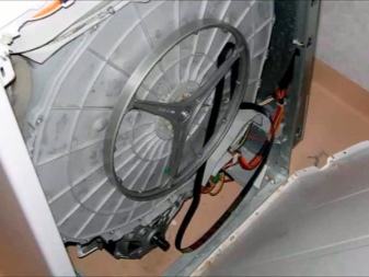 Машинка автомат индезит стирает но не сливает воду