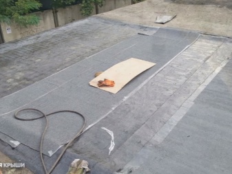 Как покрыть крышу гаража рубероидом?