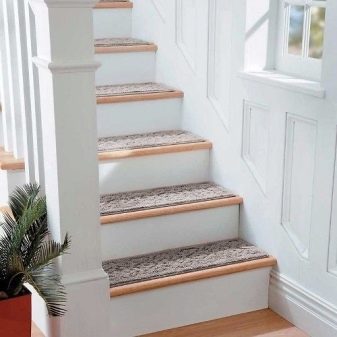 Накладки из ковролина на ступени лестницы: виды материала, способы монтажа