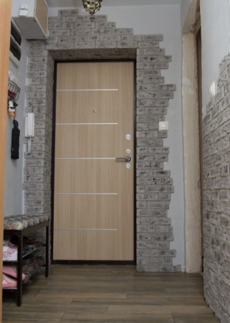 otdelka dekorativnym kamnem dvernyh proemov idei dizajna 24