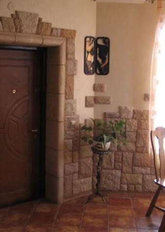 otdelka dekorativnym kamnem dvernyh proemov idei dizajna 25