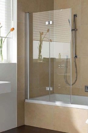 Особенности использования и установка стеклянных шторок для ванной комнаты
