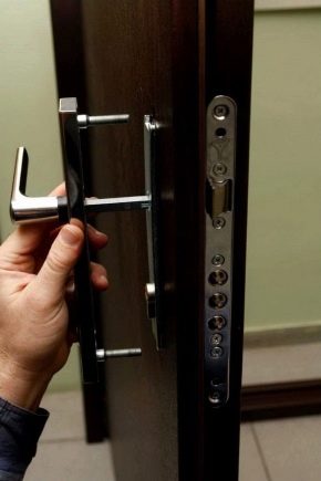 Замена замка на входной двери – пошаговая инструкция для разных типов механизмов