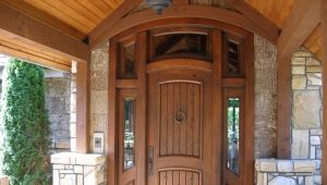 Входные деревянные двери для частного дома