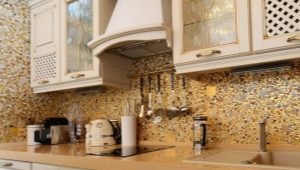 Выбираем плитку-мозаику для декорирования кухни
