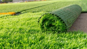 Как правильно уложить искусственный газон? 
