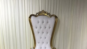 Кресла-троны: интересные модели и использование в интерьере