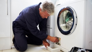Что делать, если стиральная машина не сливает воду?