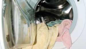 Почему стиральная машина гудит при сливе воды и как это исправить? 