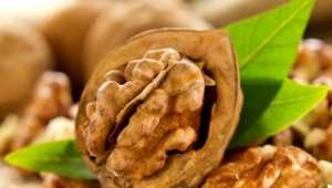 Как использовать скорлупу и листья грецкого ореха для растений? 