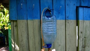 Изготовление рукомойника из пластиковой бутылки 