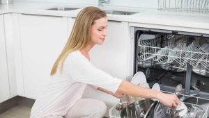 Как правильно загрузить посуду в посудомоечную машину?