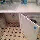 Шкафы для стиральной машины в ванной комнате: разновидности и советы по размещению