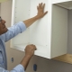 Как повесить кухонные шкафы на стену?