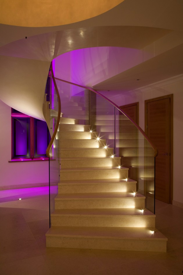 Светильники для лестницы (74 фото): варианты подсветки ступеней в .