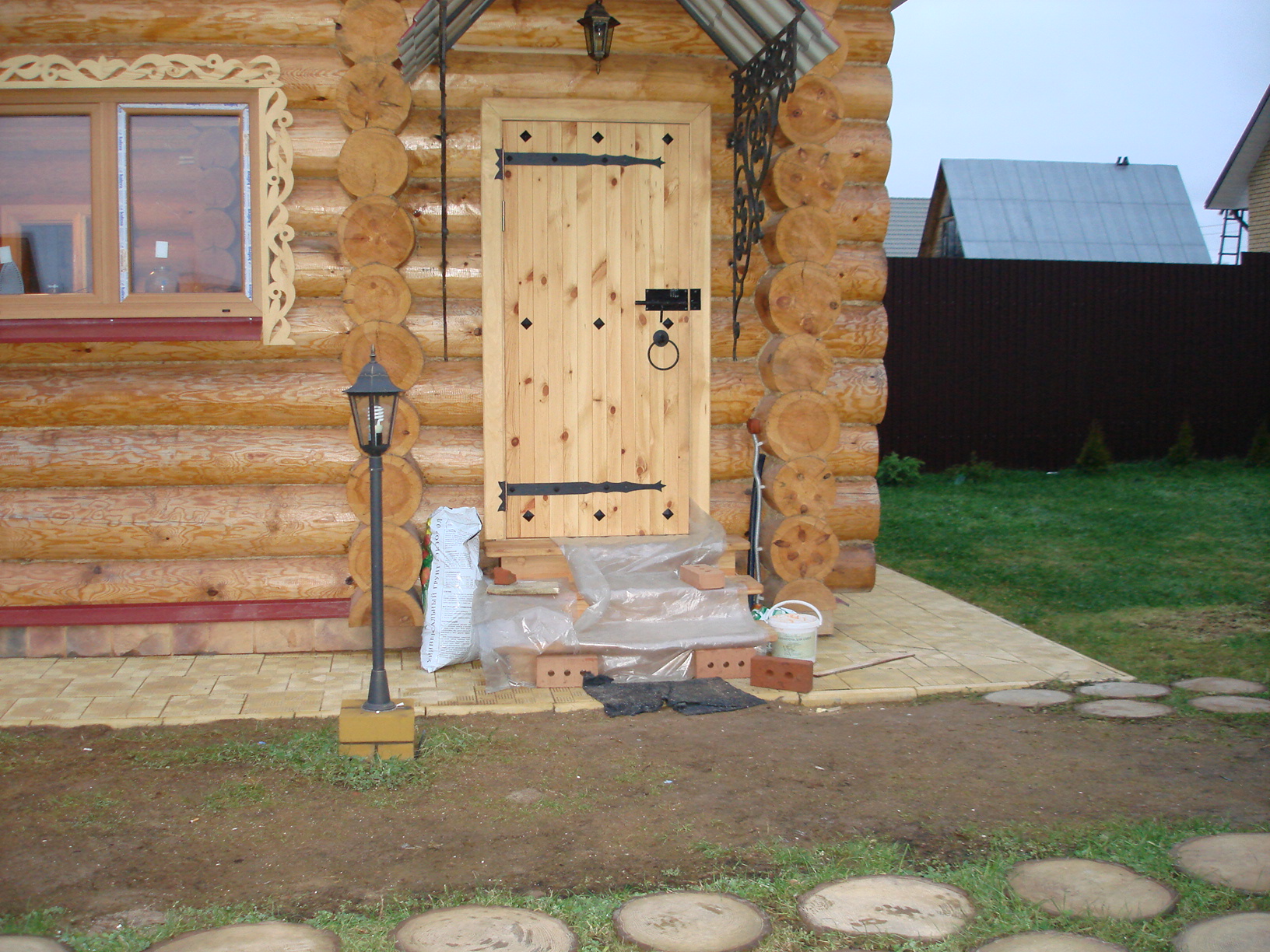 Деревянные двери для бани (41 фото): входные конструкции из дерева .