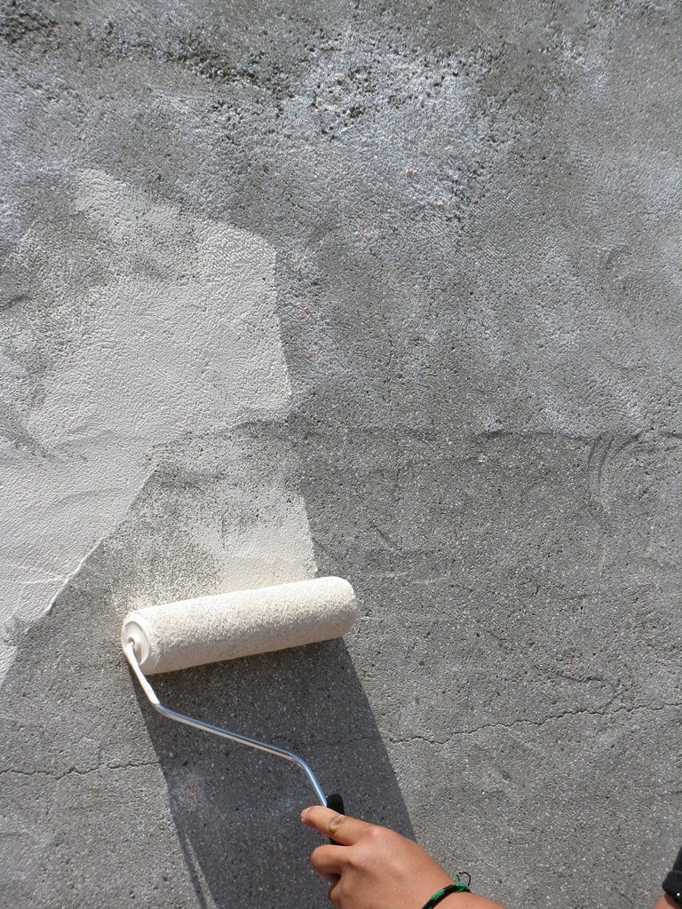 Эпоксидная грунтовка: составы по металлу и бетону, двухкомпонентная .