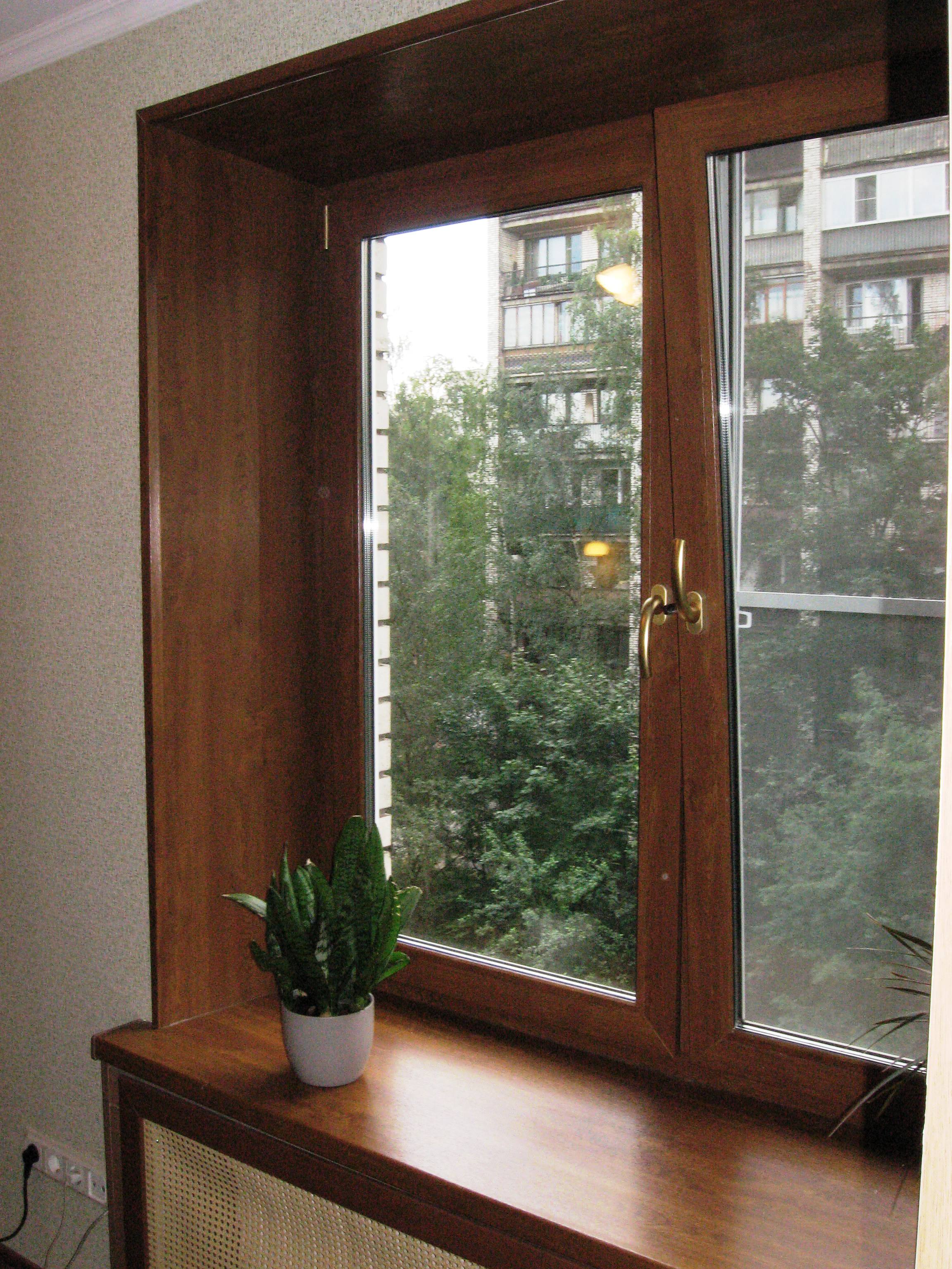 Внутренняя отделка откосов окна. Откосы оконные золотой дуб. Откосы для пластиковых окон Кристаллит. Деревянные откосы на окна. Отделка откосов.