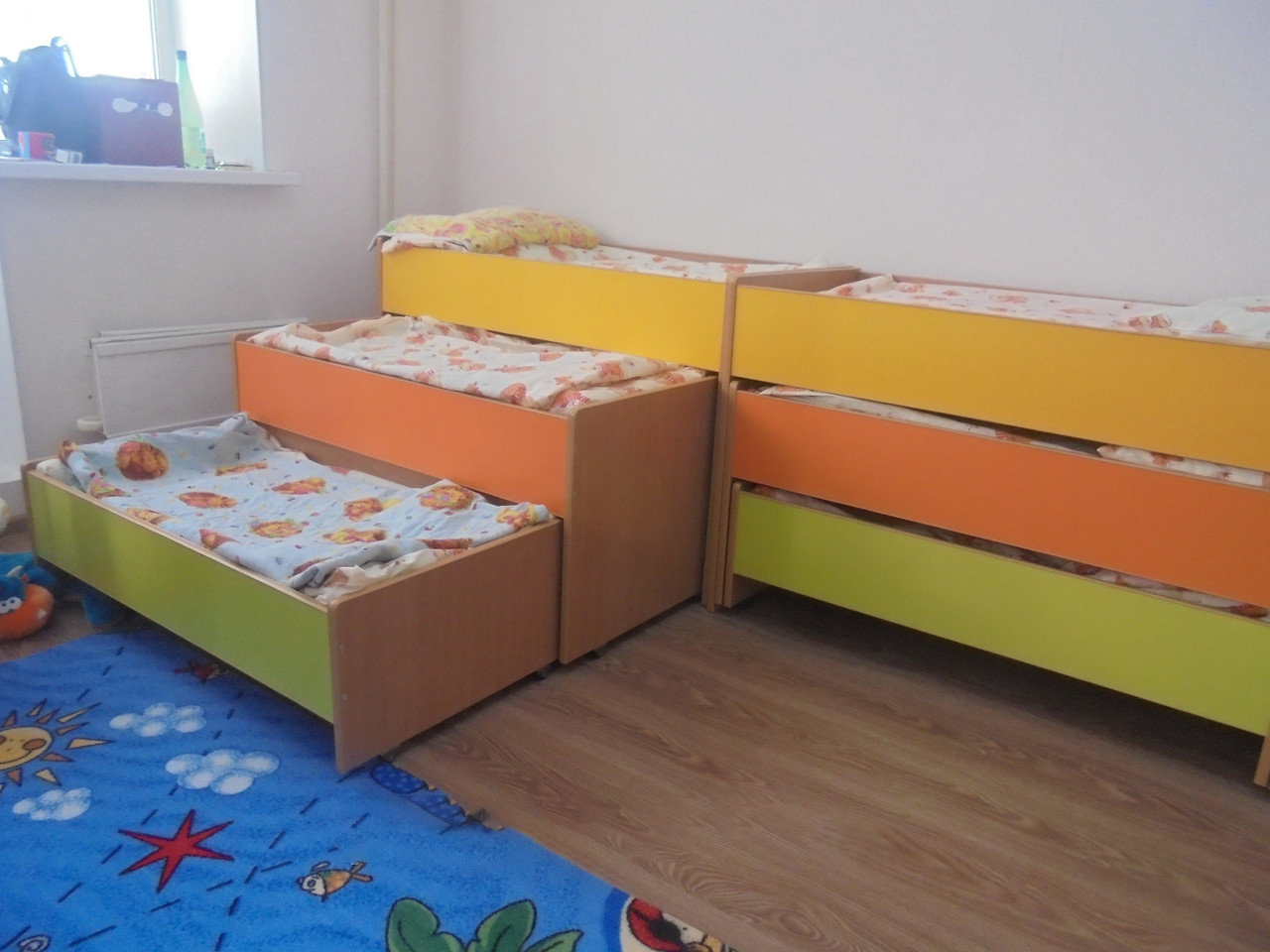 Кровать детская выкатная трехъярусная 1400