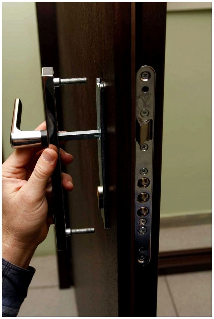 Замена замка на входной металлической двери установка замка на железную конструкцию врезка и смена механизма в квартире