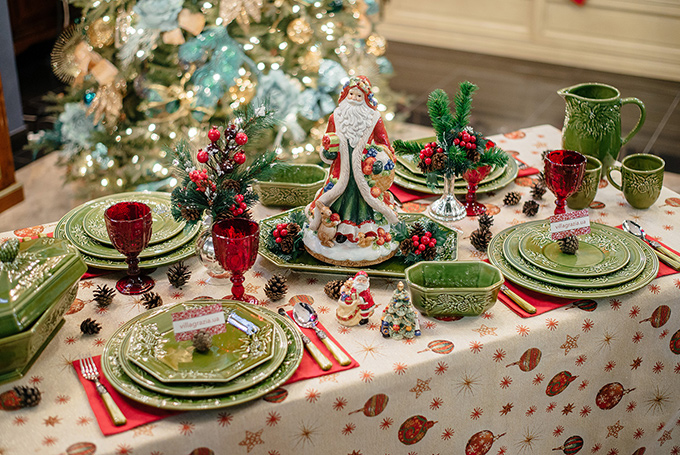 Новогодняя посуда (34 фото): коллекции и наборы красивых бокалов с символикой на Новый год и на Рождество, сервизы с приколом 2023