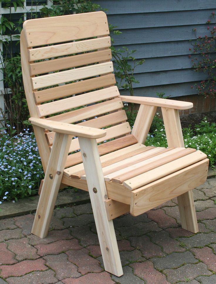 Деревянное кресло из досок
