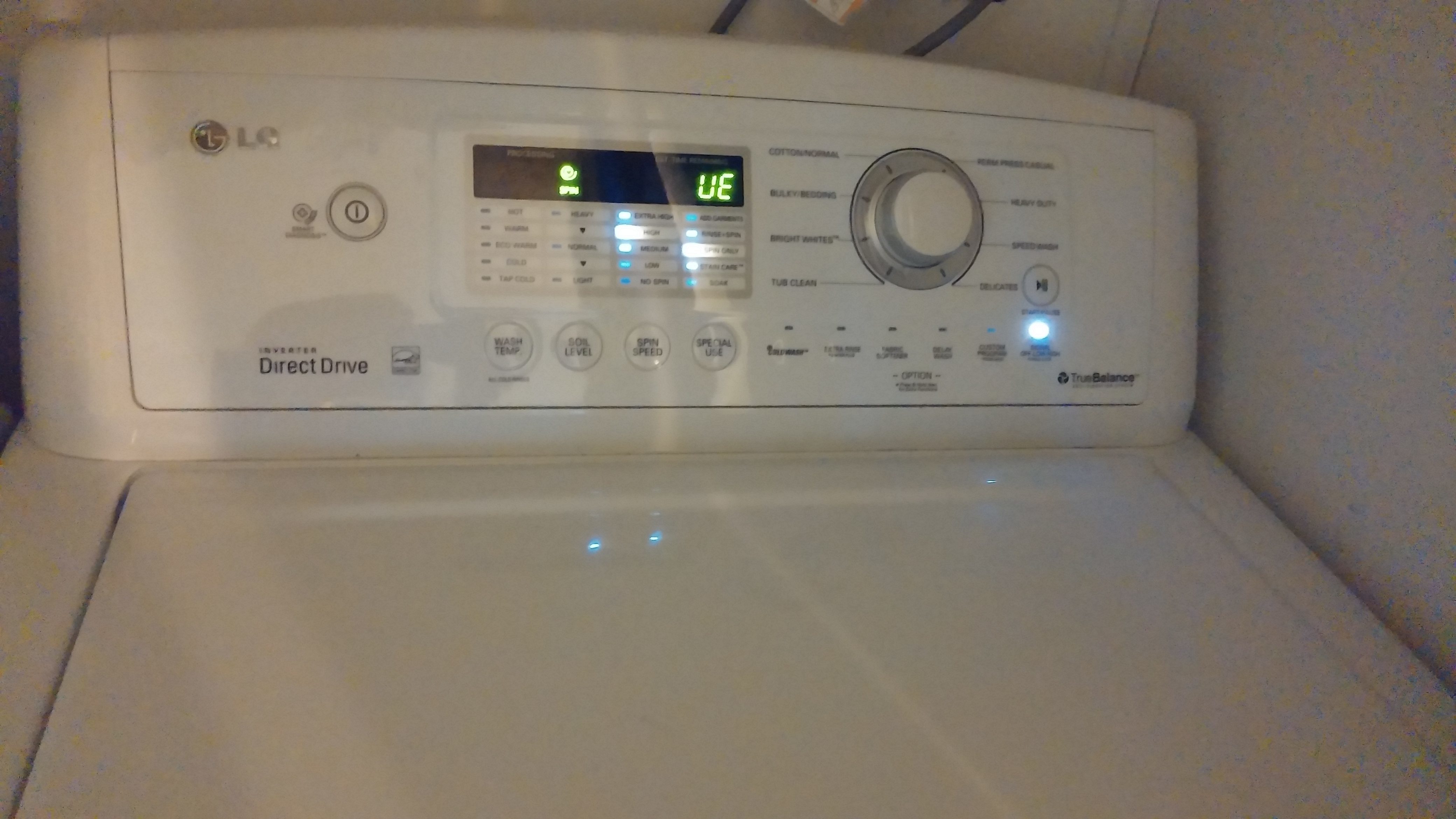 Что означает на машинке ue. UE на стиральной машине LG. Стиральная машинка LG ошибка UE. UE LG стиральная машинка. Стиральная машина LG ошибка OE.