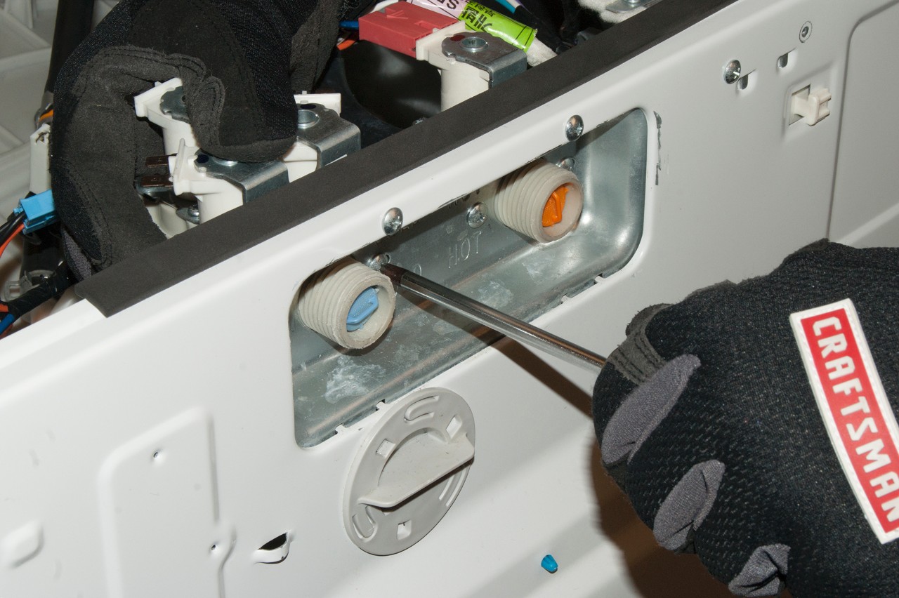 Стиральная машина не наливает воду. Впускной клапан стиральной машины самсунг. Стиральная машинка LG клапан подачи воды. Подача воды в стиральную машину. Впускной клапан подачи воды для стиральной машины.