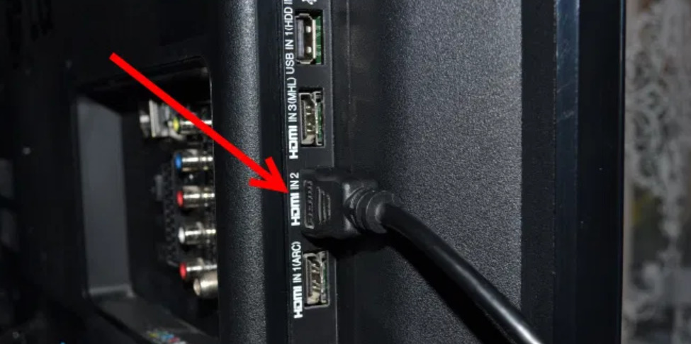 Можно вставлять кабель. HDMI 1 кабель для телевизора LG. Телевизор Haier s3 разъемы HDMI. Телевизор самсунг через HDMI кабель. Разъёмы HDMI на смарт ТВ LG.