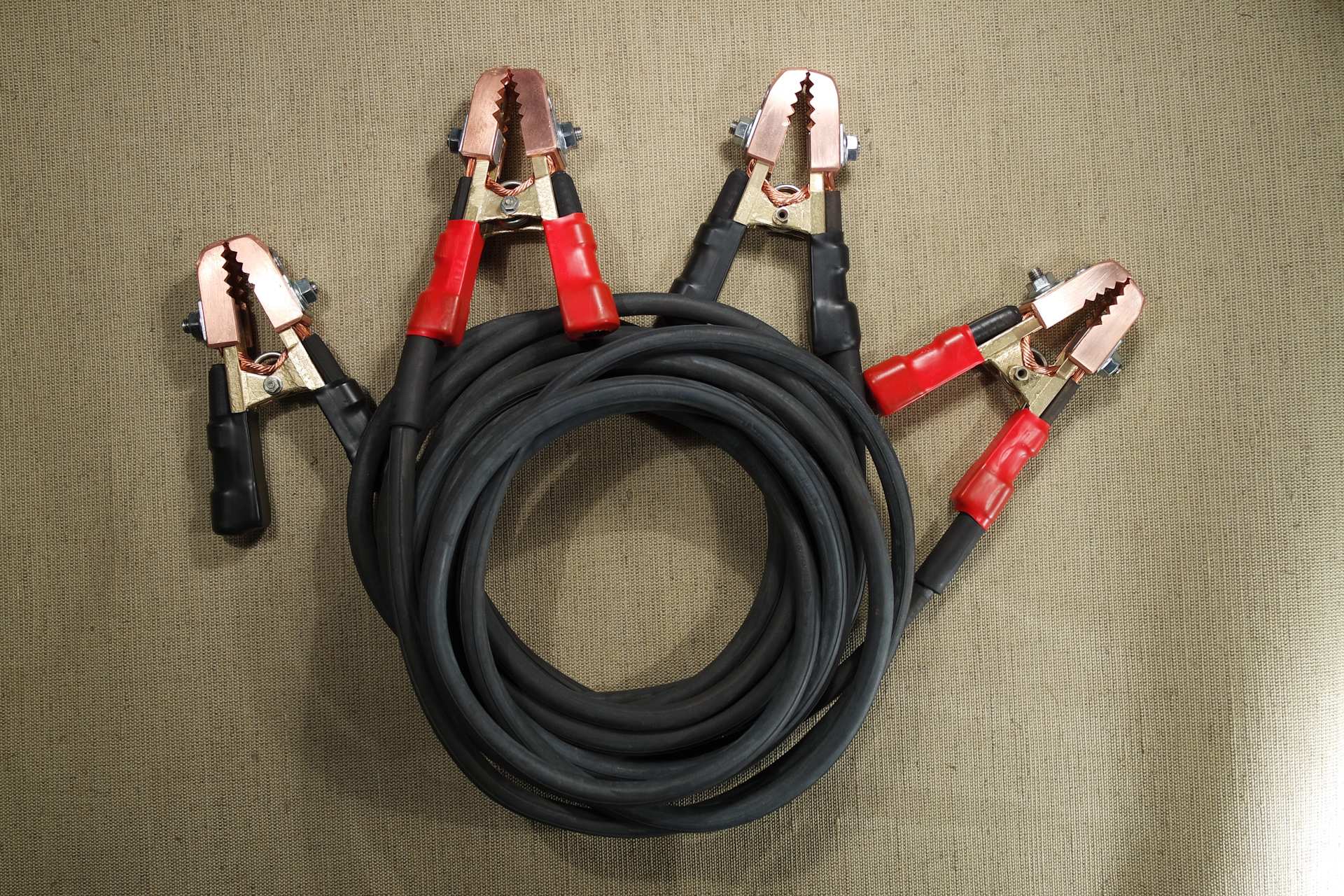 Соединение сварочных кабелей. Комплект проводов для подключения к трансформатору — для СЭИТ-4м-к540. Кабель сварочный (3м,dx25,16кв мм,электродержатель). Провода для сварочного аппарата 16мм 200a 2 метра. Провода для прикуривания автомобиля КАМАЗ 65115.