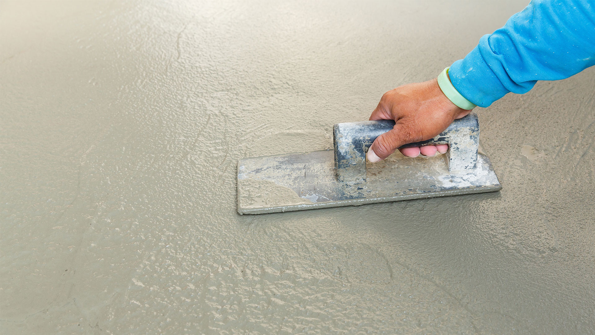 Железнение отмостки: как правильно железнить цементом и мокрым способом .