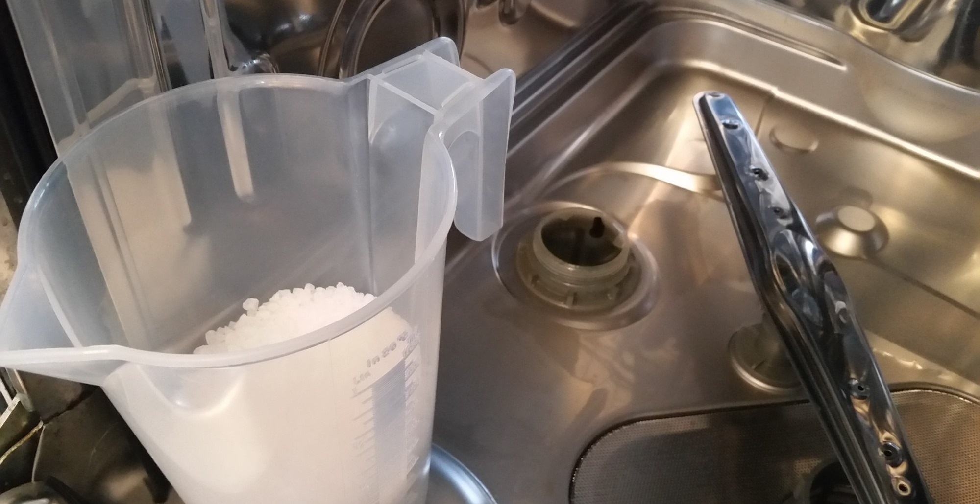 Куда засыпать соль в посудомоечную машину bosch фото