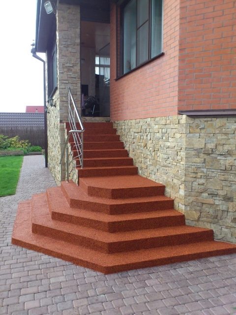 Keramičke pločice odličan su materijal za trijem i ulične stepenice