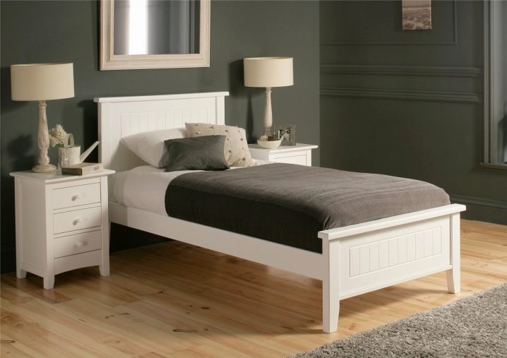 Односпальная кровать белая одноместная кровать с матрасом в спальню