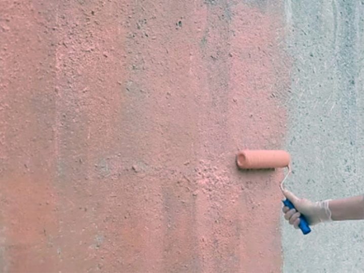 tonkosti processa naneseniya betonokontakta na steny 11