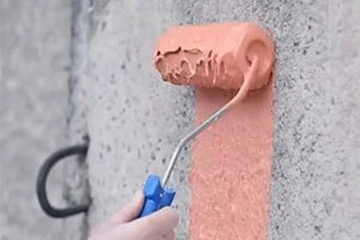 tonkosti processa naneseniya betonokontakta na steny 13