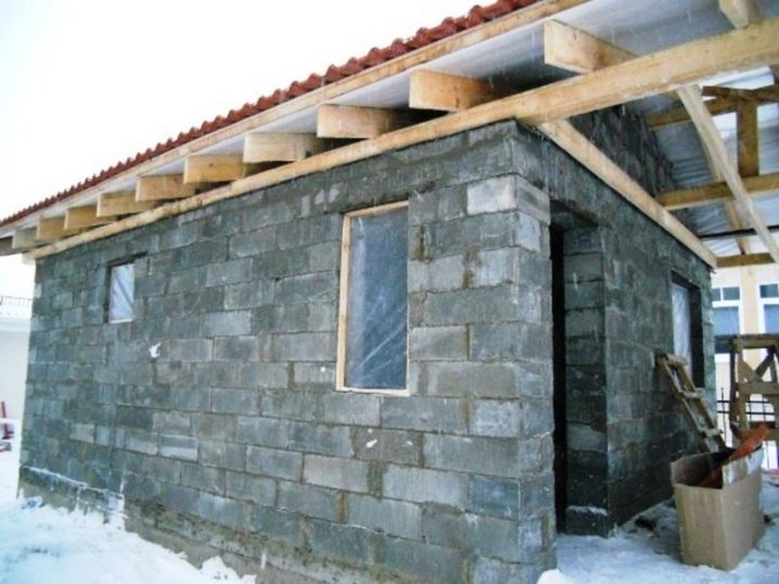 Односкатная крыша для бани из газоблока
