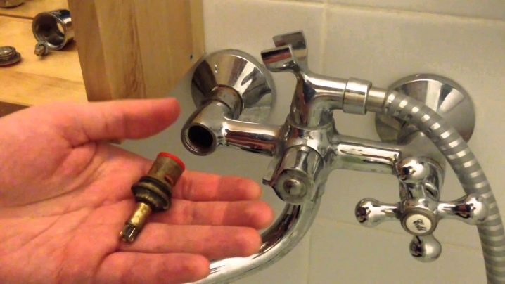 Замена эксцентриков смесителя в ванной своими руками