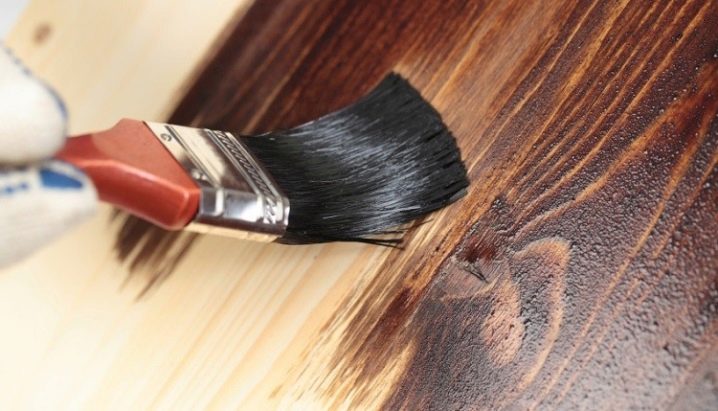 Чем покрасить деревянную лестницу: рекомендации