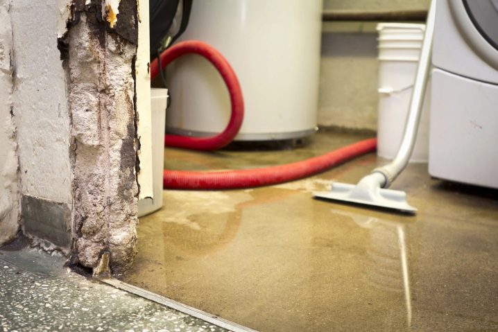 Как избавиться от воды в погребе Изоляция частного дома затопило - что делать как осушить если весной затапливает